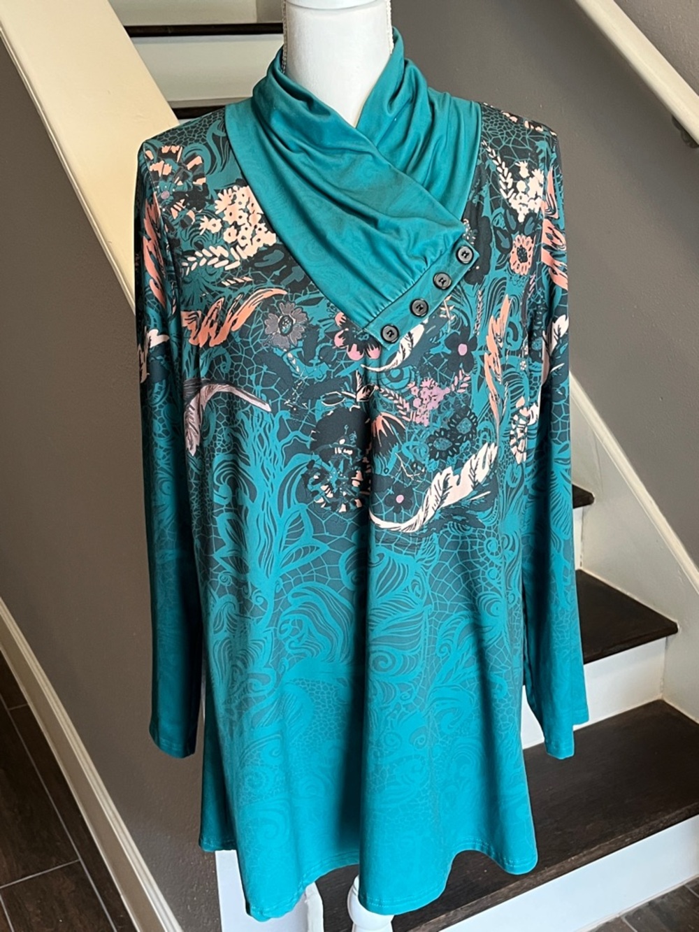 Teal Floral Button-Accent Tunic Top with built in crisscross collar. SzXL New